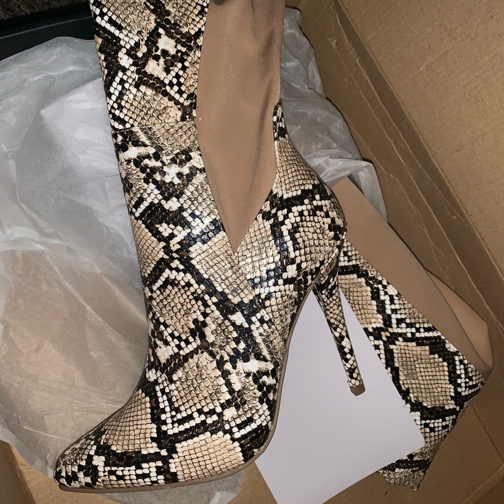 Fashion Nova snake thigh high boots size 6